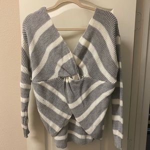 Adorable long sleeve sweater!